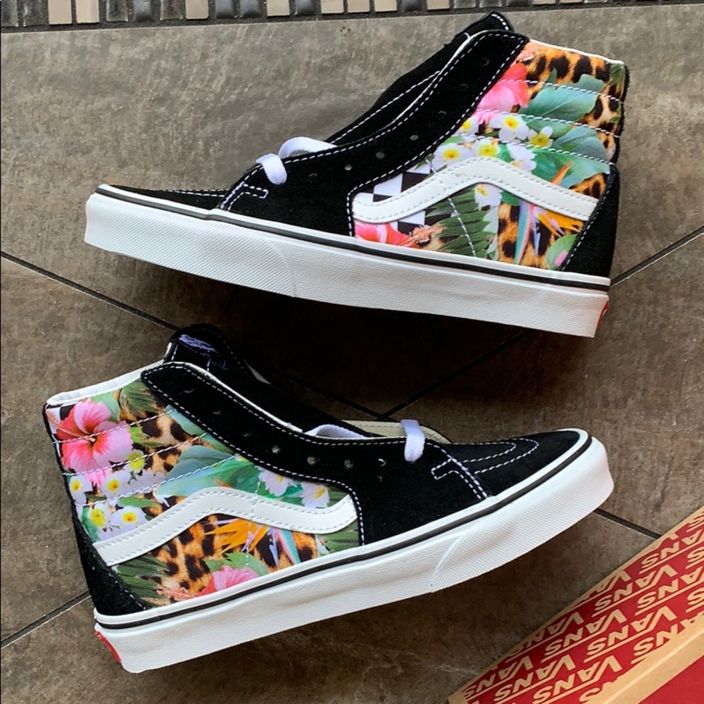 ••VANS SK8-Hi TROPICALANMICHK TRWHTMLT WMNS - Picture 14 of 16